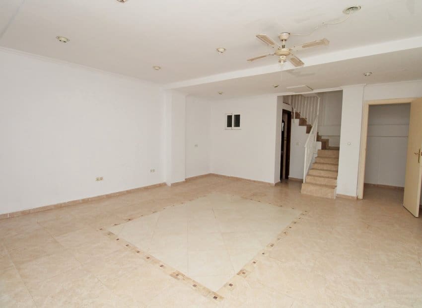 3 slaapkamer Huis te koop in Villamartin met zwembad - € 229.000 (Ref: 9800252)