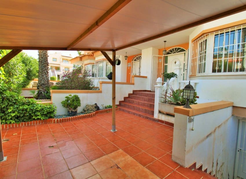 3 slaapkamer Huis te koop in Villamartin met zwembad - € 229.000 (Ref: 9800252)