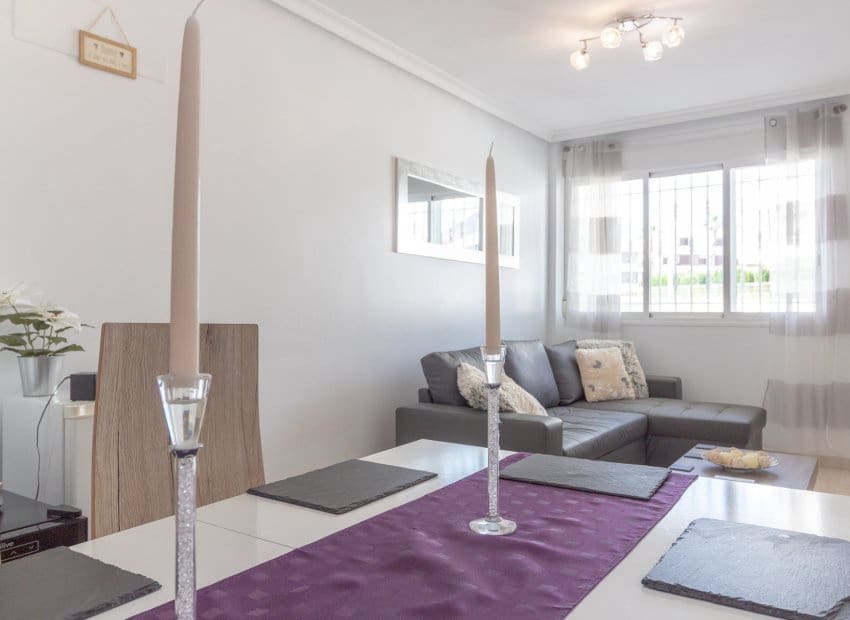 2 soverom Hus til salgs i Orihuela Costa med svømmebasseng garasje - € 219 000 (Ref: 9800256)