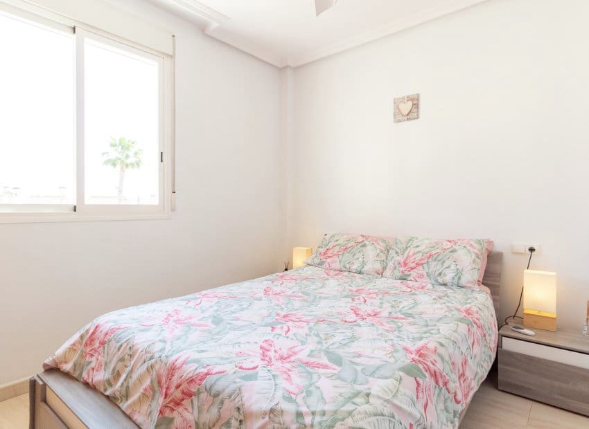 2 soverom Hus til salgs i Orihuela Costa med svømmebasseng garasje - € 219 000 (Ref: 9800256)