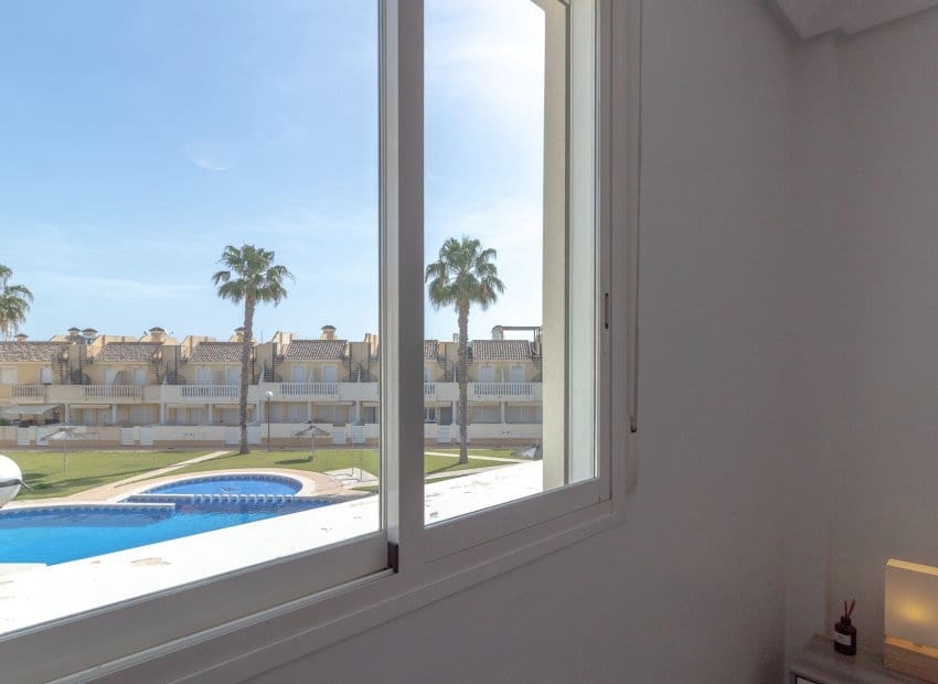 2 soverom Hus til salgs i Orihuela Costa med svømmebasseng garasje - € 219 000 (Ref: 9800256)
