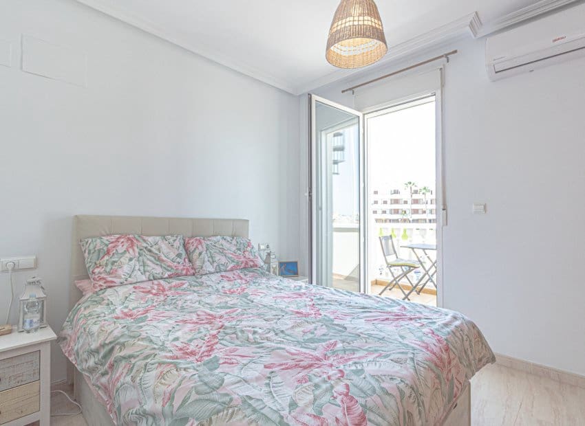 2 soverom Hus til salgs i Orihuela Costa med svømmebasseng garasje - € 219 000 (Ref: 9800256)
