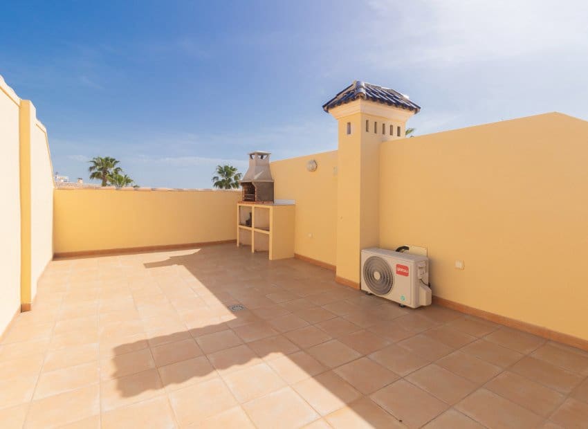 2 soverom Hus til salgs i Orihuela Costa med svømmebasseng garasje - € 219 000 (Ref: 9800256)