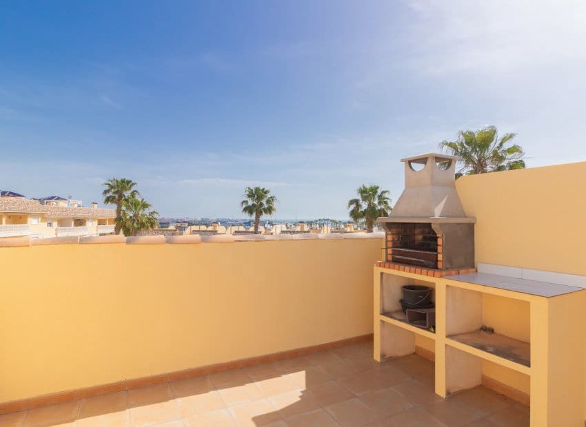 2 soverom Hus til salgs i Orihuela Costa med svømmebasseng garasje - € 219 000 (Ref: 9800256)