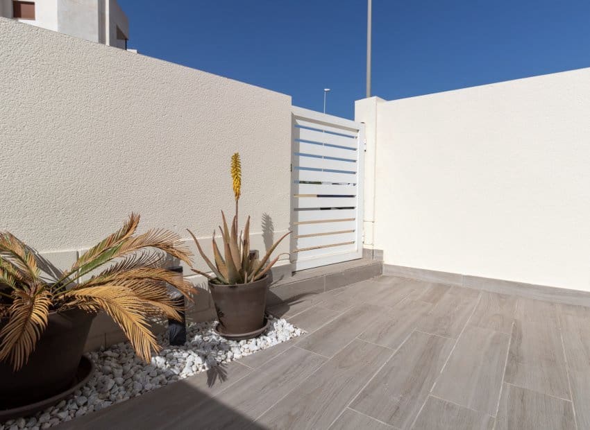 2 soverom Hus til salgs i Orihuela Costa med svømmebasseng garasje - € 219 000 (Ref: 9800256)