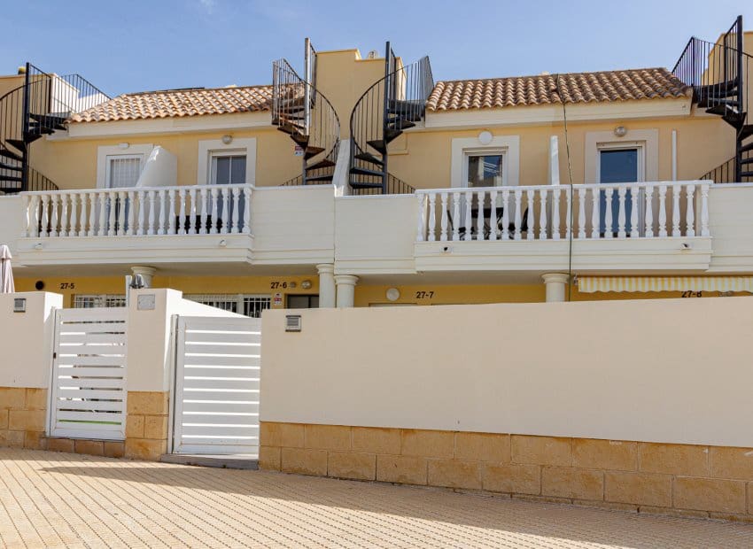 2 soverom Hus til salgs i Orihuela Costa med svømmebasseng garasje - € 219 000 (Ref: 9800256)