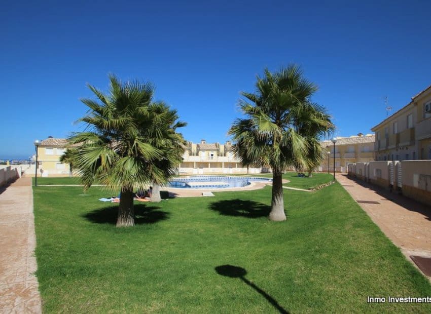 2 soverom Hus til salgs i Orihuela Costa med svømmebasseng garasje - € 219 000 (Ref: 9800256)