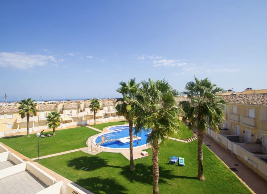 2 soverom Hus til salgs i Orihuela Costa med svømmebasseng garasje - € 219 000 (Ref: 9800256)