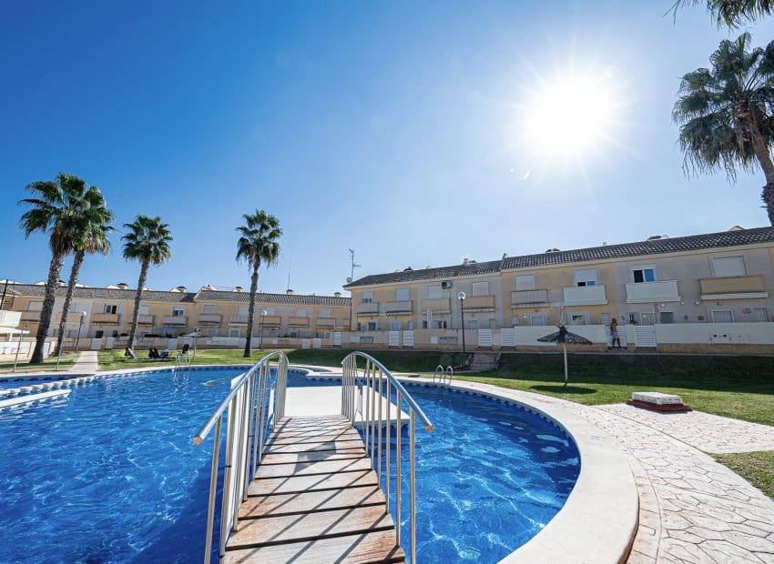 2 soverom Hus til salgs i Orihuela Costa med svømmebasseng garasje - € 219 000 (Ref: 9800256)