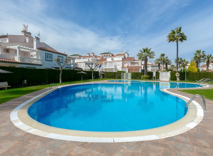 3 quarto Penthouse para venda em Playa Flamenca com piscina garagem - 219 000 € (Ref: 9800257)