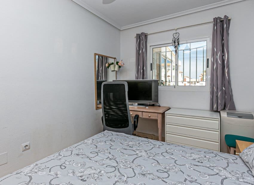 3 quarto Penthouse para venda em Playa Flamenca com piscina garagem - 219 000 € (Ref: 9800257)