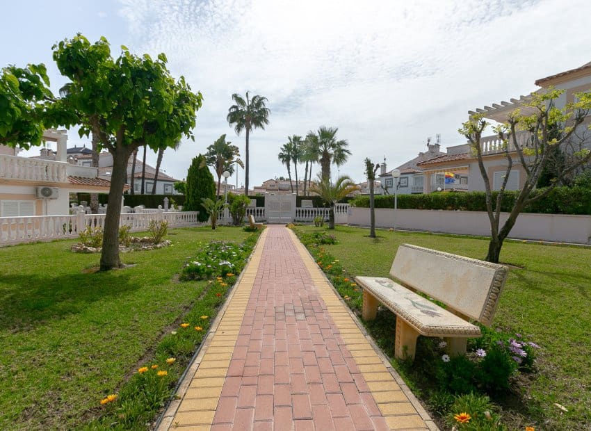 3 quarto Penthouse para venda em Playa Flamenca com piscina garagem - 219 000 € (Ref: 9800257)