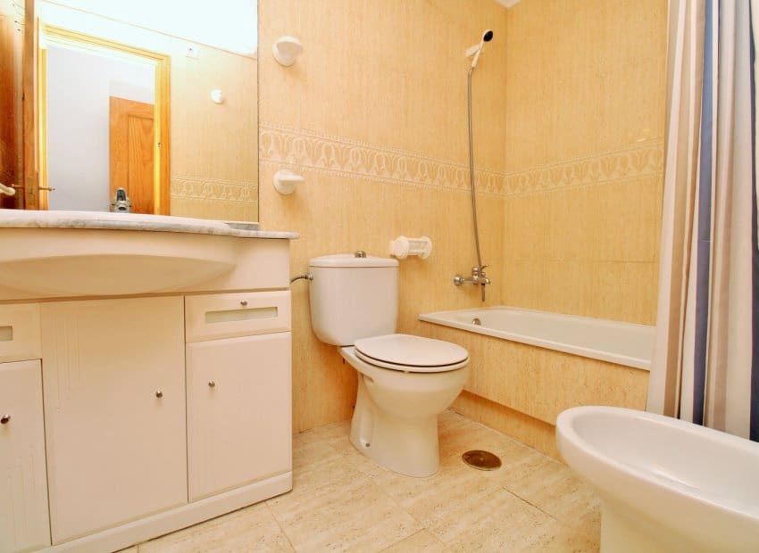 2 slaapkamer Appartement te koop in Playa Flamenca met zwembad - € 199.995 (Ref: 9800259)