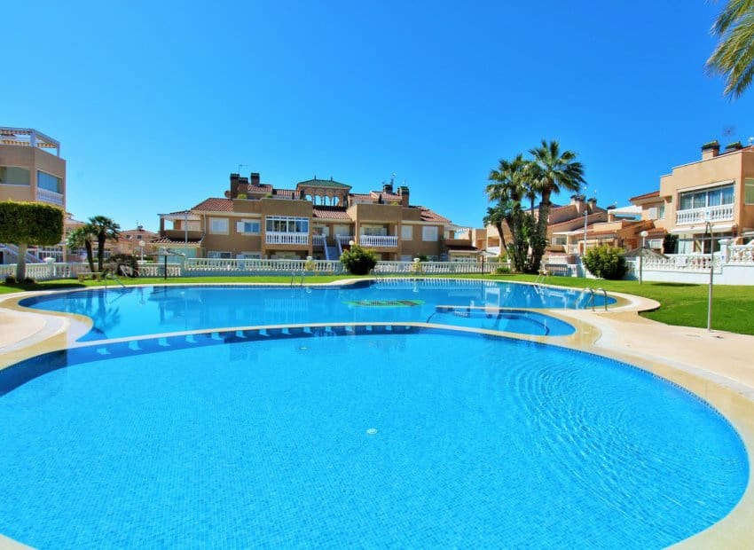 2 slaapkamer Appartement te koop in Playa Flamenca met zwembad - € 199.995 (Ref: 9800259)