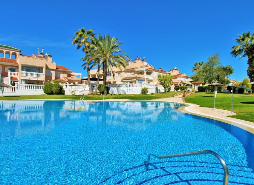 2 slaapkamer Appartement te koop in Playa Flamenca met zwembad - € 199.995 (Ref: 9800259)