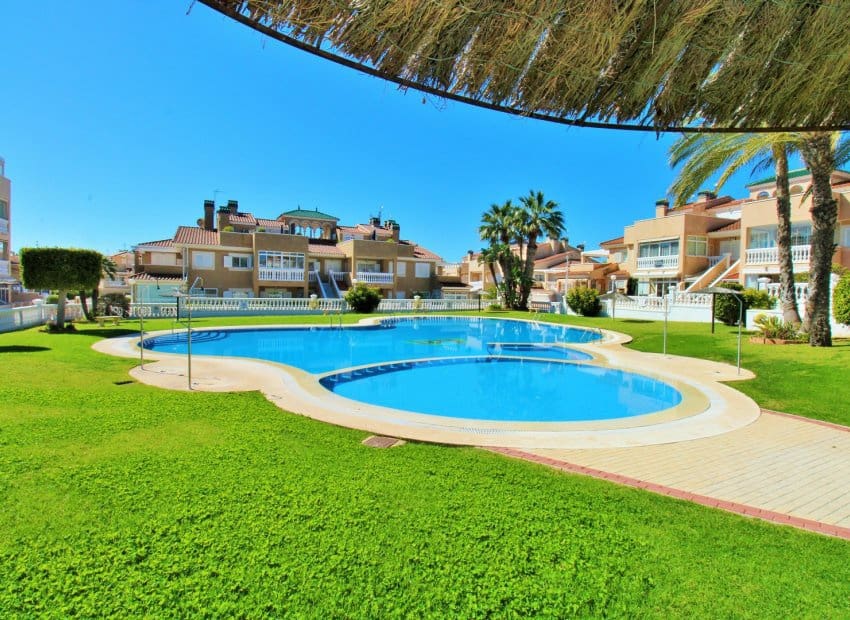 2 slaapkamer Appartement te koop in Playa Flamenca met zwembad - € 199.995 (Ref: 9800259)