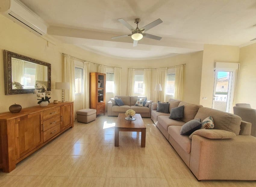 Chalet en Villamartin en venta con piscina garaje - 499.950 € (Ref: 9804735)