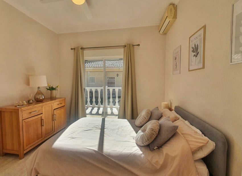 Chalet en Villamartin en venta con piscina garaje - 499.950 € (Ref: 9804735)