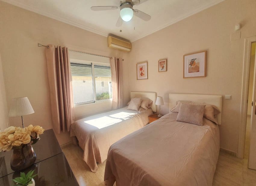 Chalet en Villamartin en venta con piscina garaje - 499.950 € (Ref: 9804735)