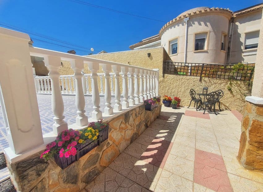 Chalet en Villamartin en venta con piscina garaje - 499.950 € (Ref: 9804735)