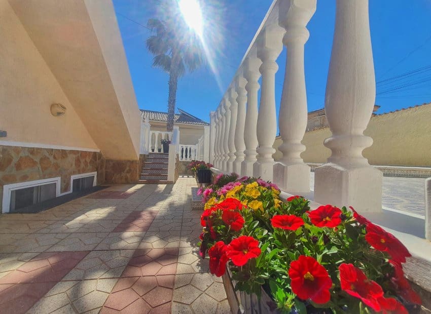 Chalet en Villamartin en venta con piscina garaje - 499.950 € (Ref: 9804735)