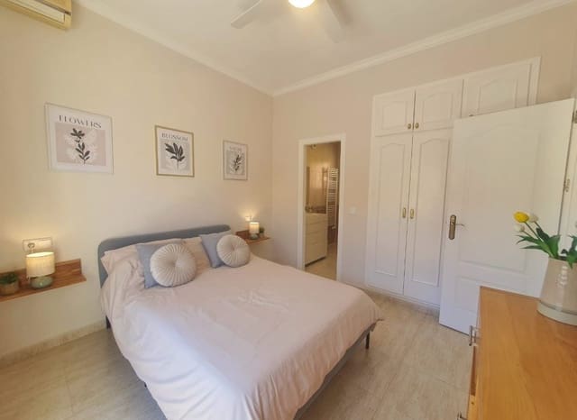 Chalet en Villamartin, Orihuela en venta con piscina garaje - 499.950 € (Ref: 9804735)