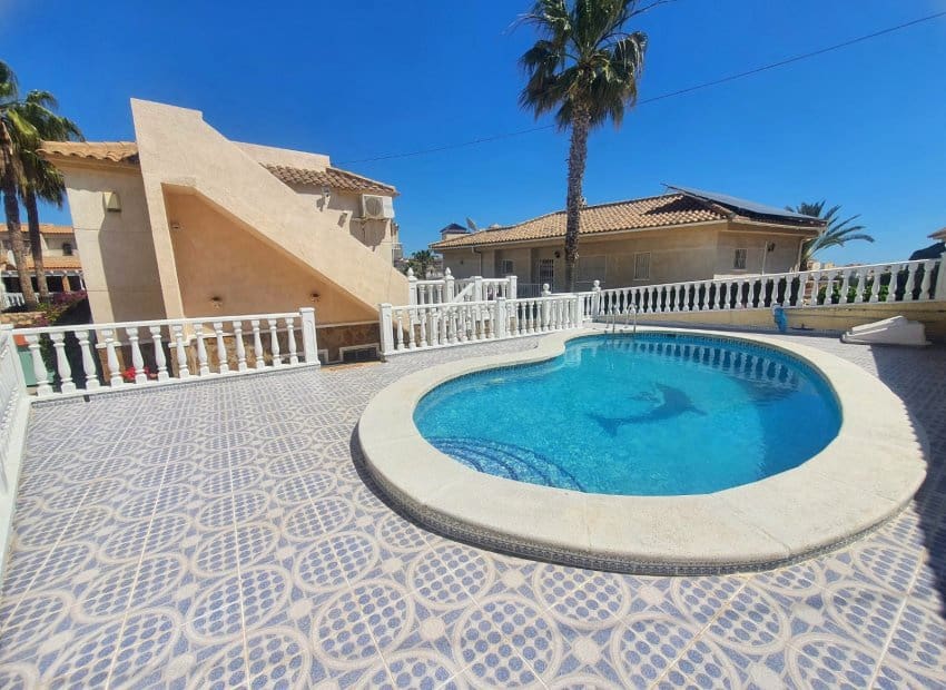 Chalet en Villamartin en venta con piscina garaje - 499.950 € (Ref: 9804735)