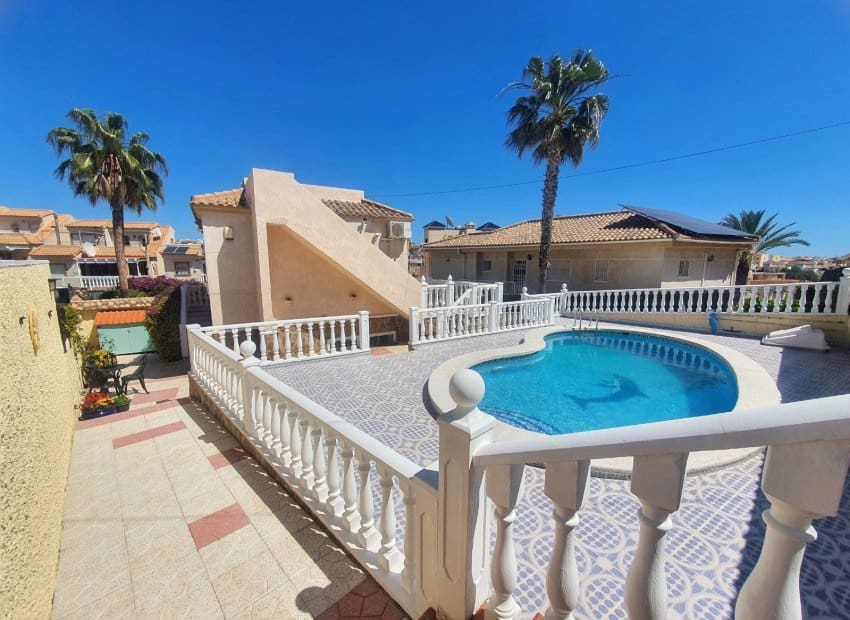 Chalet en Villamartin en venta con piscina garaje - 499.950 € (Ref: 9804735)