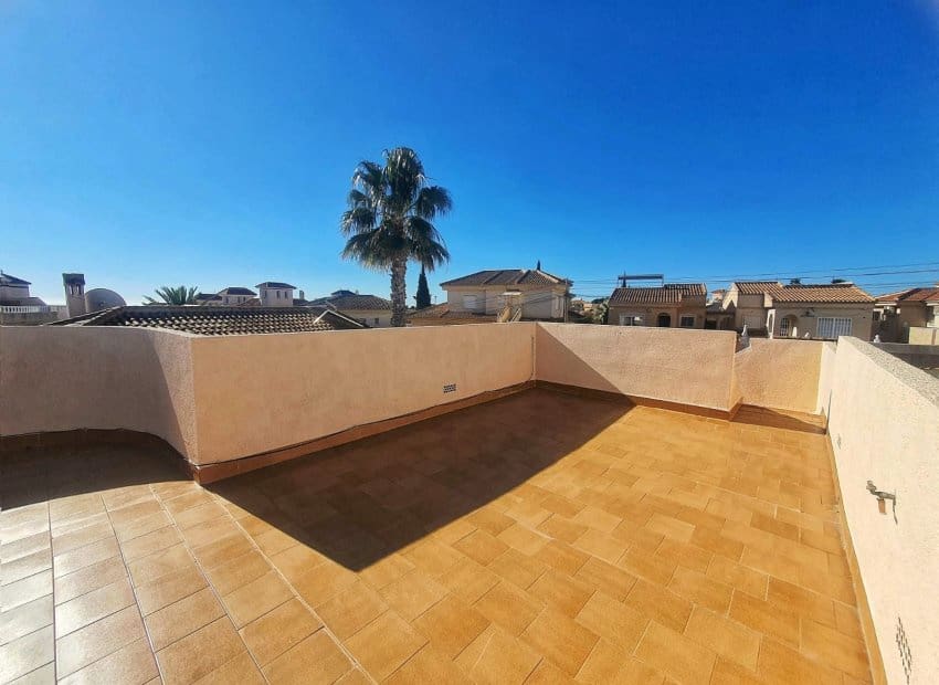 5 bedroom Villa for sale in Villamartin with pool garage - € 449,950 (Ref: 9804735)