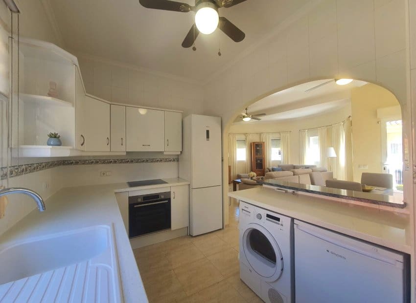 5 bedroom Villa for sale in Villamartin with pool garage - € 449,950 (Ref: 9804735)