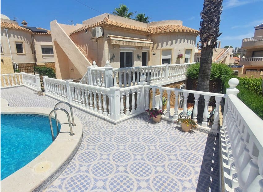 5 soveværelse Villa til salg i Villamartin med swimmingpool garage - € 449.950 (Ref: 9804735)
