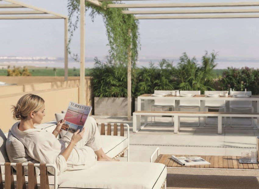 Apartamento de 2 habitaciones en Torrevieja en venta con piscina garaje - 259.000 € (Ref: 9808309)