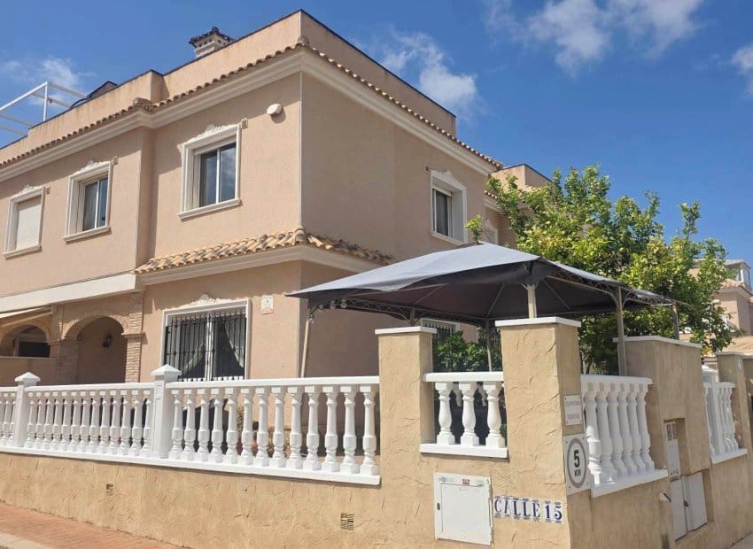 3 bedroom Villa for sale in Villamartin with pool garage - € 255,000 (Ref: 9808310)