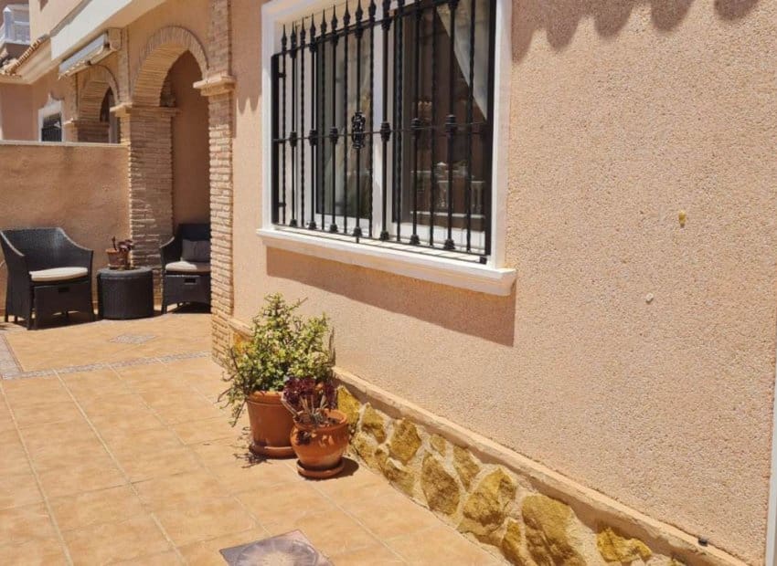 3 bedroom Villa for sale in Villamartin with pool garage - € 255,000 (Ref: 9808310)