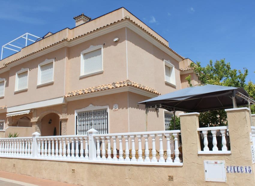 3 bedroom Villa for sale in Villamartin with pool garage - € 255,000 (Ref: 9808310)