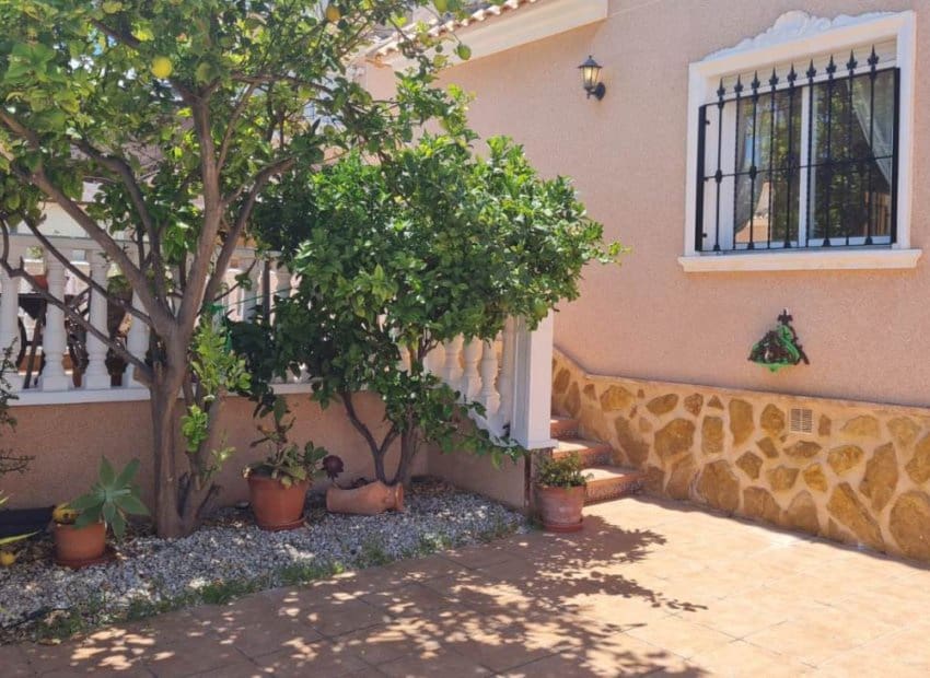 3 bedroom Villa for sale in Villamartin with pool garage - € 255,000 (Ref: 9808310)