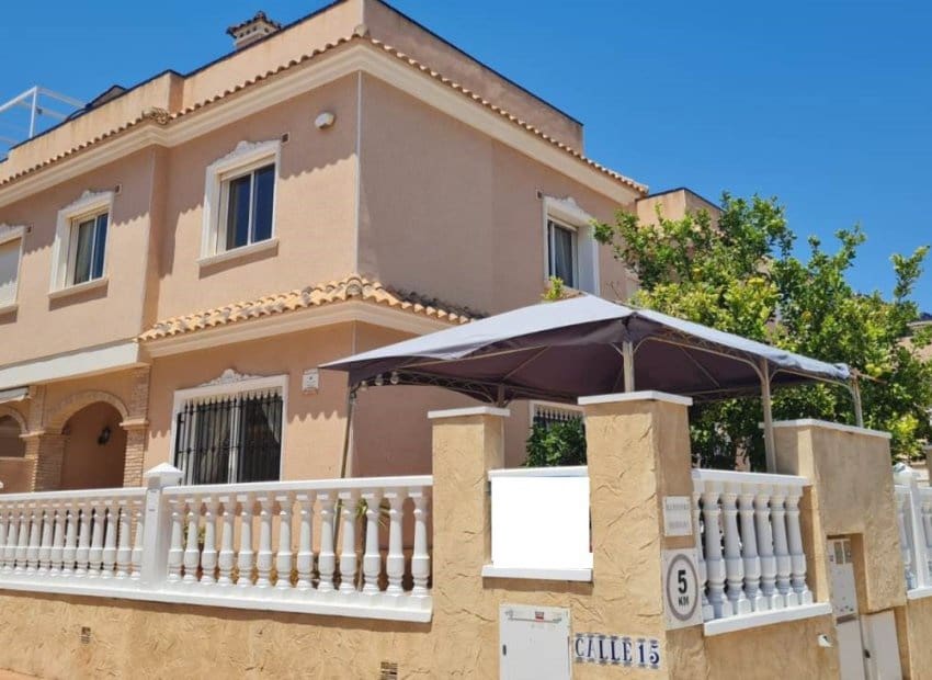 3 bedroom Villa for sale in Villamartin with pool garage - € 255,000 (Ref: 9808310)