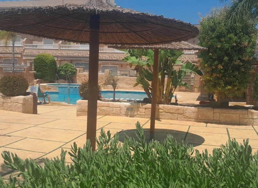 3 bedroom Villa for sale in Villamartin with pool garage - € 255,000 (Ref: 9808310)