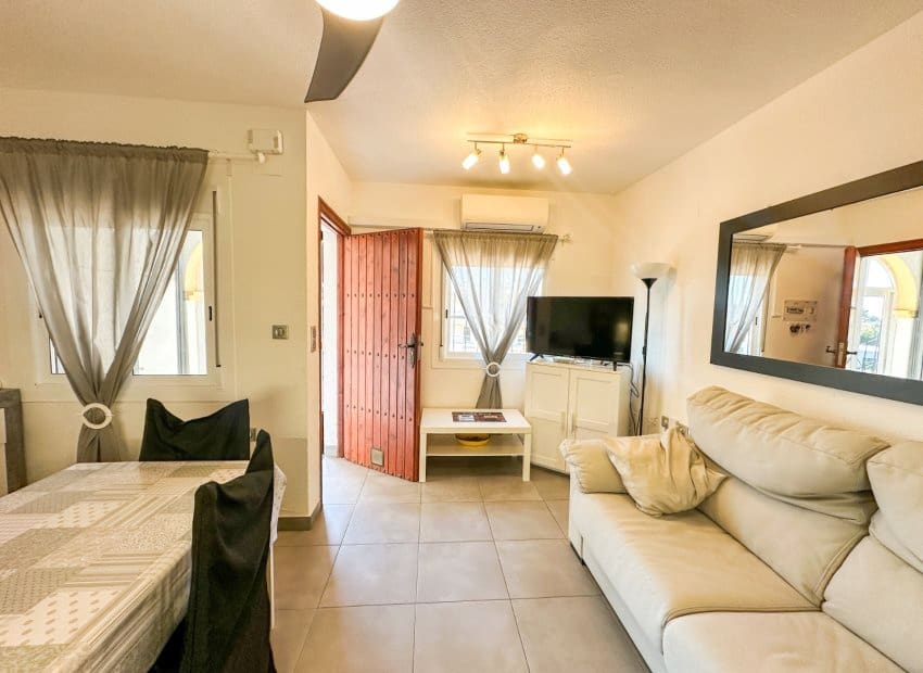 1 sovrum Lägenhet till salu i Villamartin med pool - 115 000 € (Ref: 9813908)