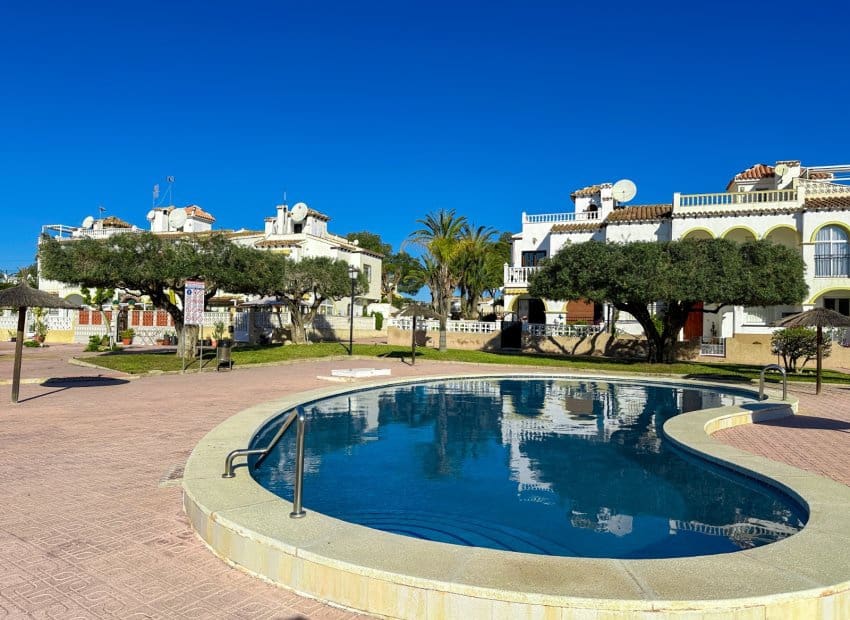 1 sovrum Lägenhet till salu i Villamartin med pool - 115 000 € (Ref: 9813908)