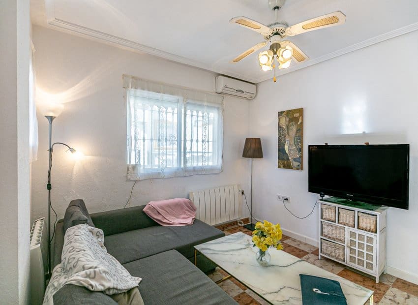 3 slaapkamer Rijtjeshuis te koop in Playa Flamenca met zwembad garage - € 224.500 (Ref: 9813910)