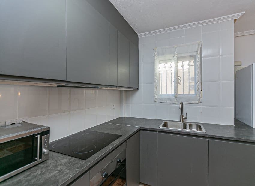 3 slaapkamer Rijtjeshuis te koop in Playa Flamenca met zwembad garage - € 224.500 (Ref: 9813910)