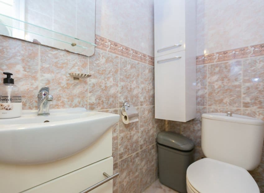 3 slaapkamer Rijtjeshuis te koop in Playa Flamenca met zwembad garage - € 224.500 (Ref: 9813910)