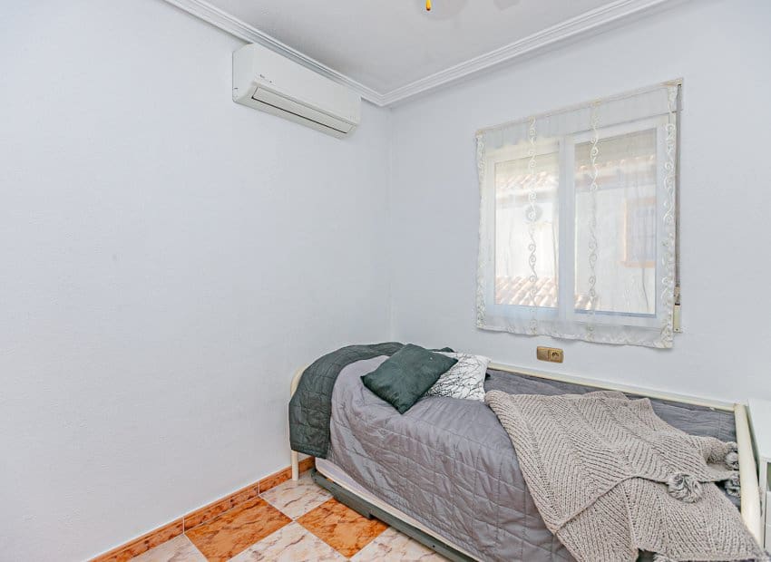 3 slaapkamer Rijtjeshuis te koop in Playa Flamenca met zwembad garage - € 224.500 (Ref: 9813910)