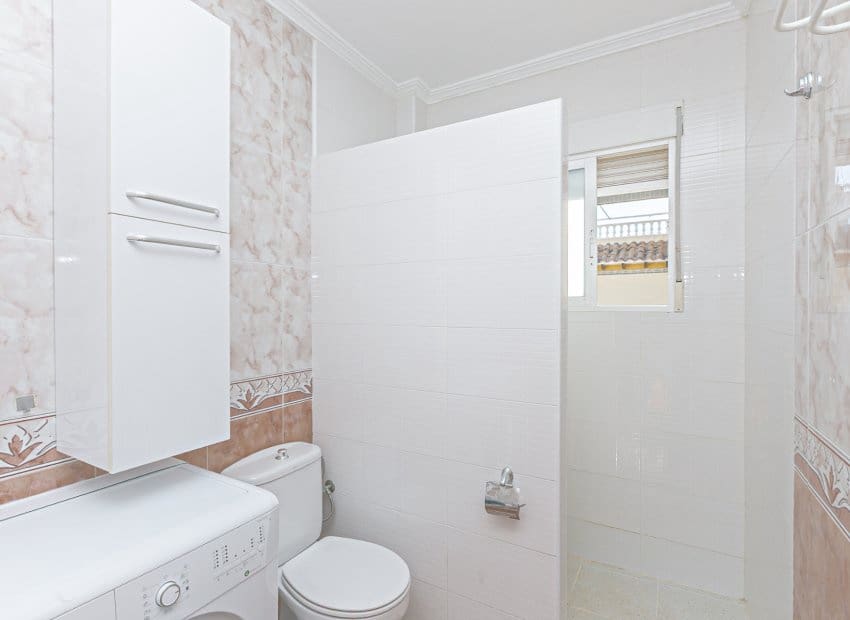 3 slaapkamer Rijtjeshuis te koop in Playa Flamenca met zwembad garage - € 224.500 (Ref: 9813910)