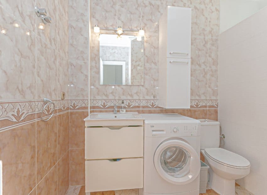 3 slaapkamer Rijtjeshuis te koop in Playa Flamenca met zwembad garage - € 224.500 (Ref: 9813910)