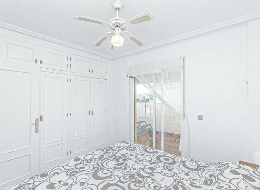 3 slaapkamer Rijtjeshuis te koop in Playa Flamenca met zwembad garage - € 224.500 (Ref: 9813910)