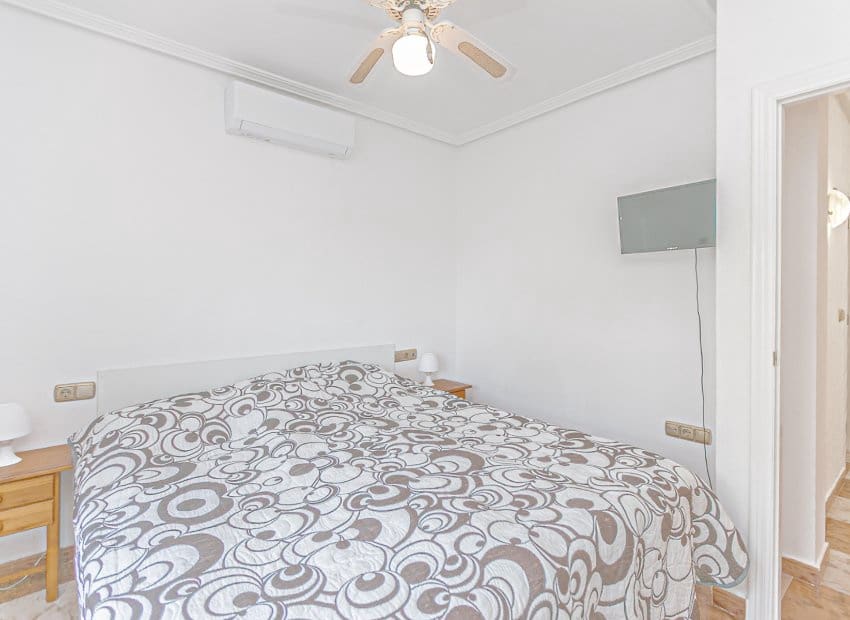3 slaapkamer Rijtjeshuis te koop in Playa Flamenca met zwembad garage - € 224.500 (Ref: 9813910)