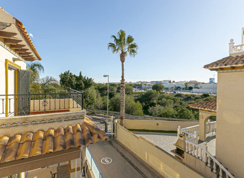 3 slaapkamer Rijtjeshuis te koop in Playa Flamenca met zwembad garage - € 224.500 (Ref: 9813910)