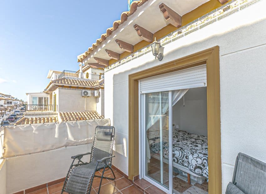 3 slaapkamer Rijtjeshuis te koop in Playa Flamenca met zwembad garage - € 224.500 (Ref: 9813910)